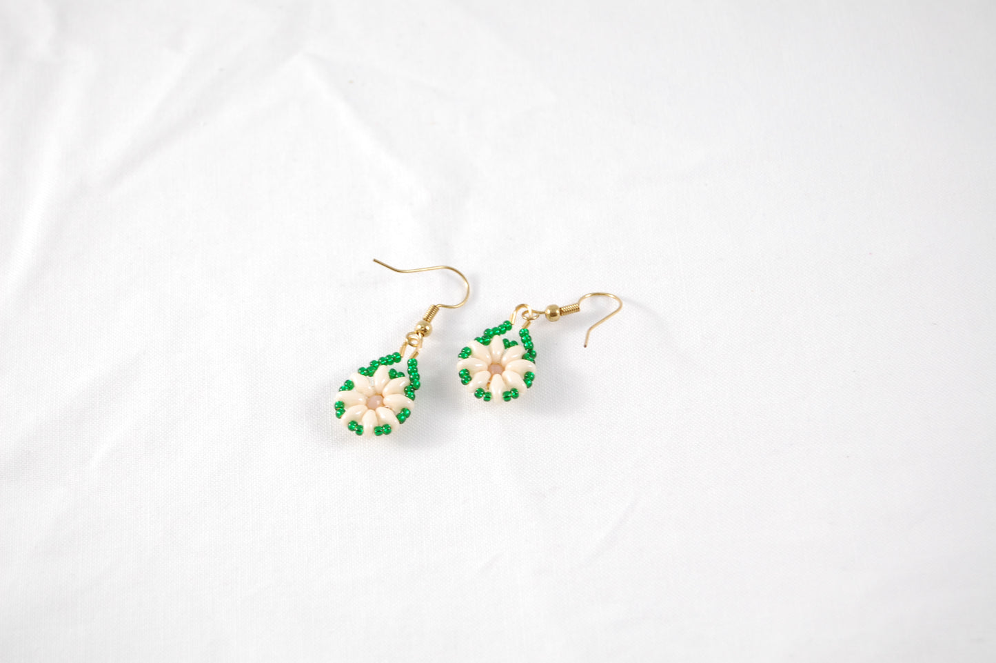 Lazy Daisy Floral Beaded Bracelet & Earring Set