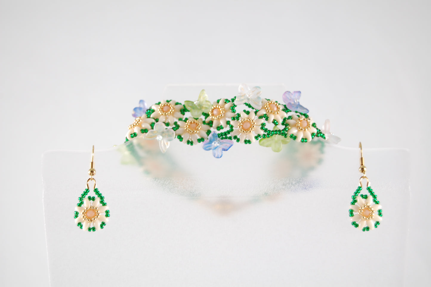 Lazy Daisy Floral Beaded Bracelet & Earring Set